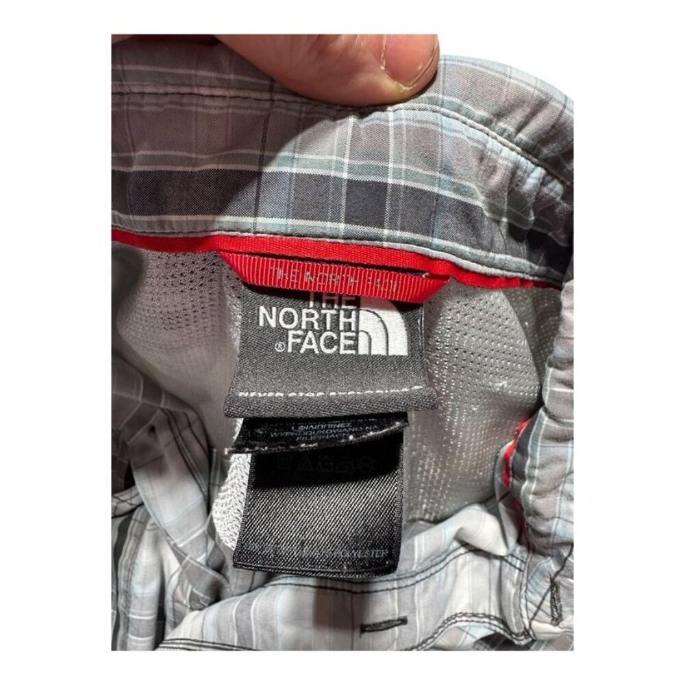 The North Face Button Front Plaid Shirt Gray/White Size Medium - Picture 2 of 7